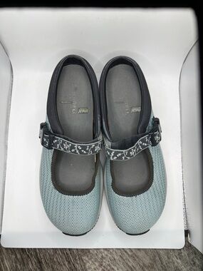 Women’s Merrell Mary Jane Shoes Size 8